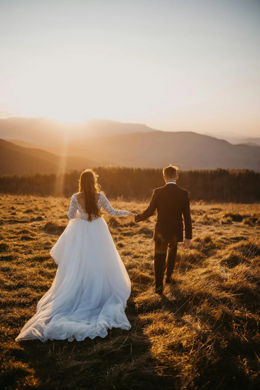 Wedding couple at golden hour on the Sunshine Coast